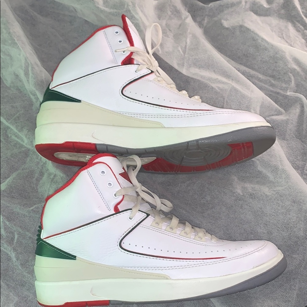 Nike Air Jordan 2s!!
